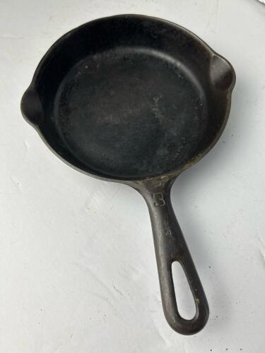 Griswold Small No. 3 Cast Iron Skillet Vintage Frying Pan