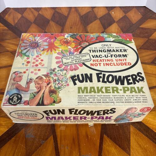 Vintage 1966 Mattel Thingmaker Fun Flowers Maker-Pak with 7 Molds & Plastigoop