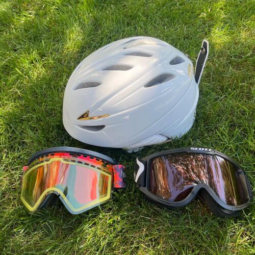 Giro Medium White/Gold Ski Helmet w/ Electric & Scott Mirrored Ski Snow Goggles Combo