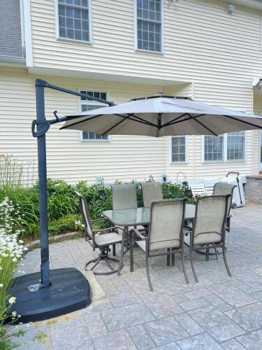 Outdoor Patio Dining Set with Cantilever Umbrella with Table and Chairs, Seating for 6