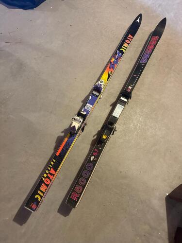 Atomic Tricomp Alpine Skis 180cm and Tyrolia 590 Diagonal With Salomon Bindings
