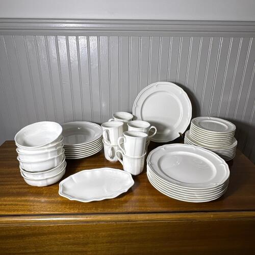 Villeroy and Boch Manoir 47-Piece Porcelain Dinnerware Set