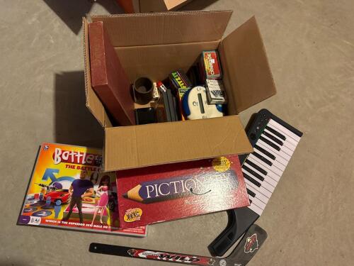 Mixed Lot: Nintendo DS Lite, Pictionary 15th Anniversary, Battle of the Sexes, Board & Card Games