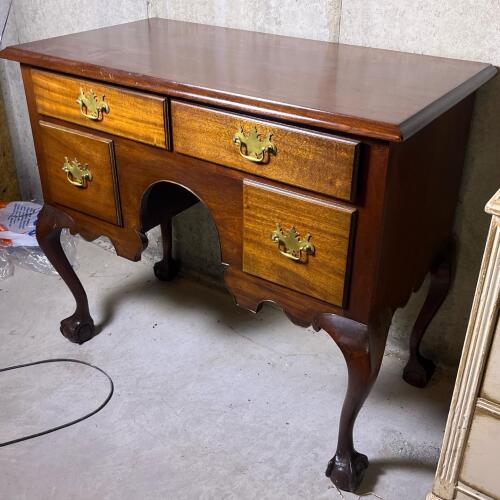Chippendale-Style Mahogany Lowboy with Ball-and-Claw Feet, Shell-Carved Apron And Brass Hardware