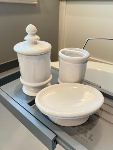 White 3-Piece Ceramic Bathroom Accessory Set
