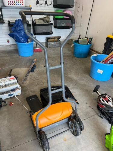 Fiskars StaySharp Reel Lawn Mower with Grass Catcher