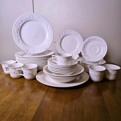 International Tableworks Devonshire Dinnerware