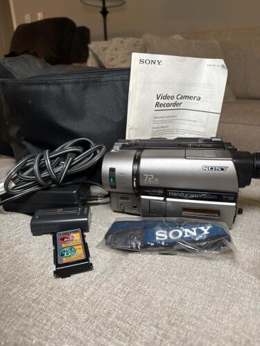 Sony Handycam Vision CCD-TRV65 Hi8 Camcorder with 18x Optical Zoom and Accessories