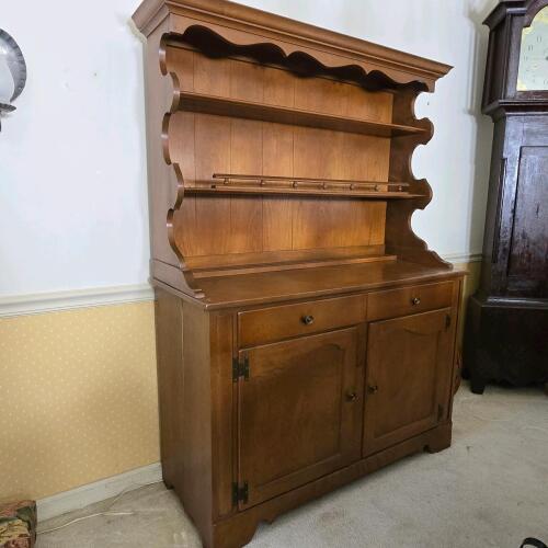 Ethan Allen by Baumritter Maple China Hutch Cabinet, Vermont, 1960s, 2 Shelves, 2 Drawers