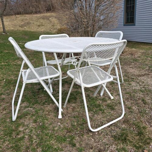 Vintage White Steel Mesh Outdoor Patio Dining Set &ndash; 44.5&rdquo; Table, 5 Folding Chairs, Umbrella Hole