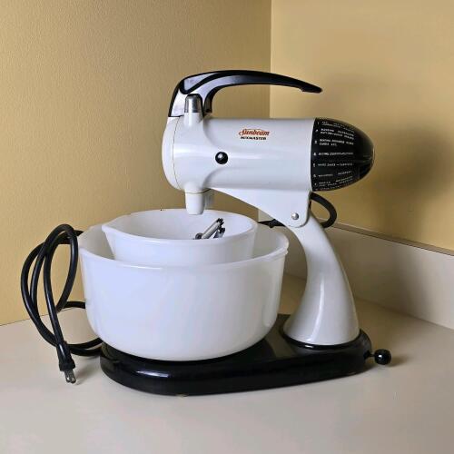 Vintage Sunbeam Mixmaster Stand Mixer, 7 Speeds, Glass Bowls w/ Beaters