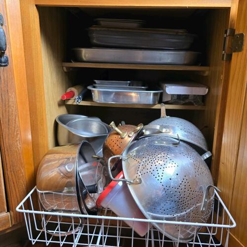 Large Mixed Lot Kitchenware & Bakeware: Pans, Bowls, Colanders, OXO Cups, Rolling Pin,