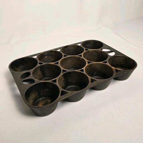 Vintage Griswold No. 10 Cast Iron Muffin Pan 11-Cup, Collectible Bakeware