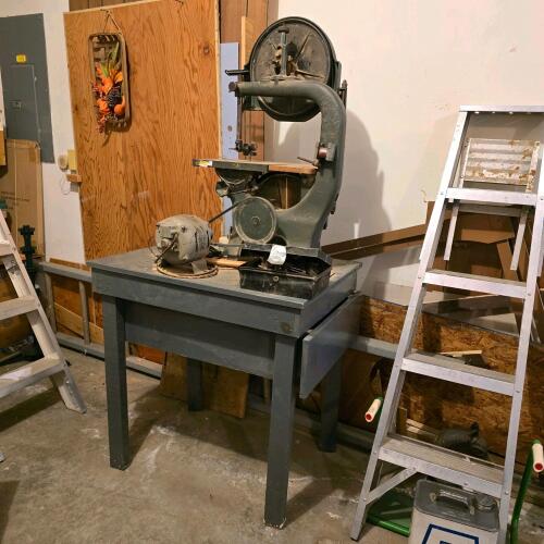 Vintage Walker-Turner &ldquo;The Driver&rdquo; Vintage 12" Band Saw w/ 1/4 HP GE Motor on Stand + Toolbox/Parts