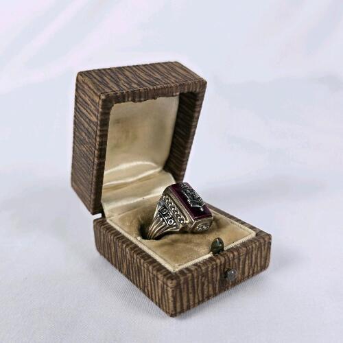 1970 Oregon 10K Gold Jostens Class Ring, Red Stone, Vintage Box, Engraved DAB, Crest Emblem