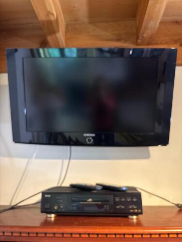 Denon DVD-Player & Samsung LCD TV "Wall Mounted"