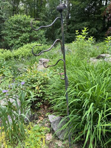 Wrought Iron Garden Shepherd&rsquo;s Hook with 4 Decorative Leaf Arms