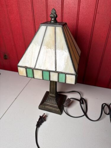 Nantucket Tiffany-Style Stained Glass Table Lamp