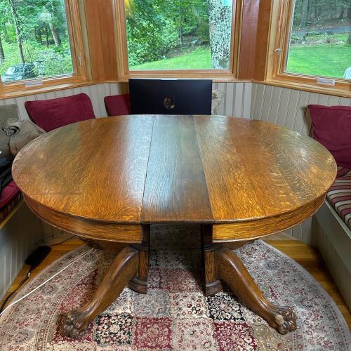 Vintage Regal Furniture Co. Round Wooden Dining Table with Leaf