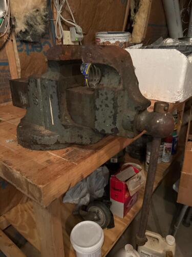 Cast Iron Swivel Base Bench Vise