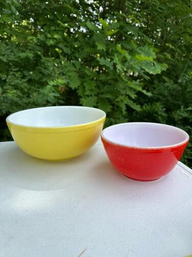 Vintage Pyrex Primary Colors Mixing Bowls