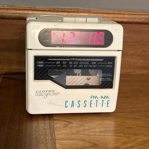 Lloyd's FM/AM Clock Radio Cassette Player