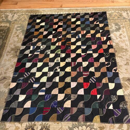 Vintage Patchwork Quilt &ndash; Drunkard's Path Pattern - Multicolor on Black
