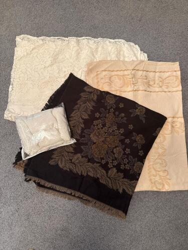 Lot of 4 Vintage Tablecloths