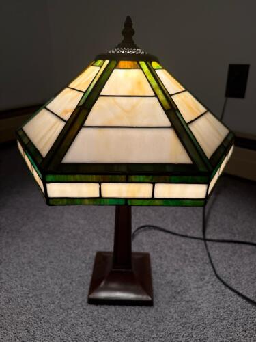 Tiffany-Style Stained Glass Table Lamp