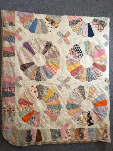 Vintage Dresden Plate Patchwork Quilt