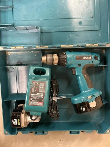 Makita 18V Cordless Drill/Driver Set, Carry Case