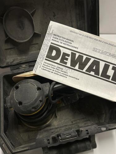 DEWALT DW423 Type 2 5-Inch Random Orbit Palm Sander with Dust Bag, Case & Sanding Discs