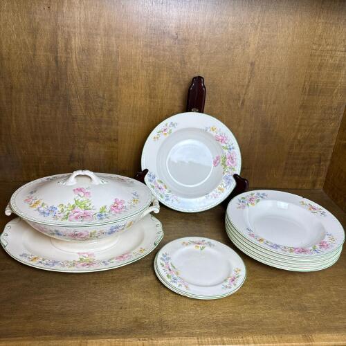 Vintage Homer Laughlin Eggshell Georgian Dinnerware Set with Ivory Floral Pattern