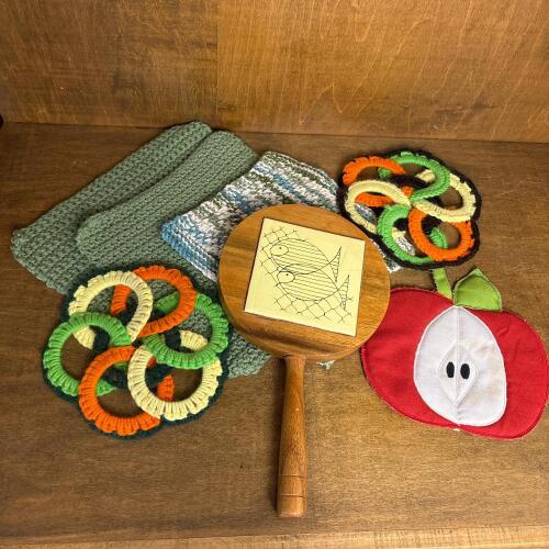 MCM Wood Handled Trivet with Fish Tile Inlay & Woven Potholders