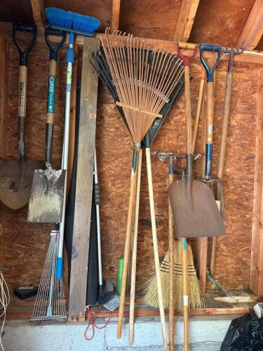 Assorted Garden Tool Lot