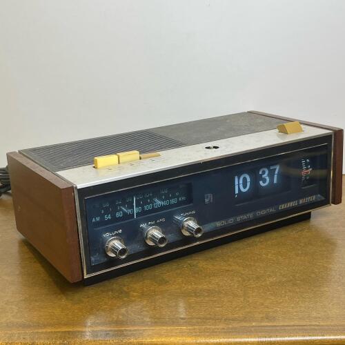 1970's Analog Channel Master Solid State AM/FM Flip Clock Radio Made In Japan