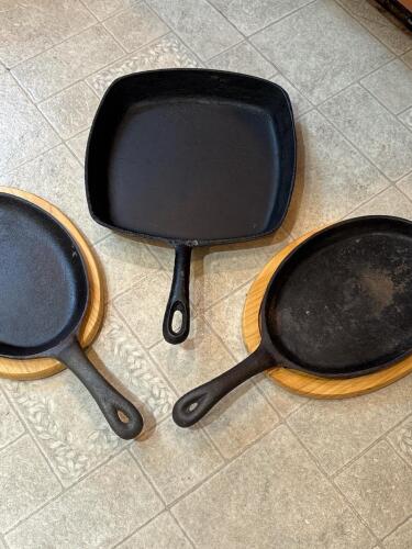 Large Cast Iron Oval Fajita Sizzler Pans with Wooden Trivets & Square Skillet