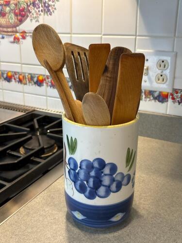 Ceramica SRM Italian Hand-Painted Ceramic Utensil Holder with 7 Wooden Utensils