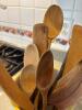 Ceramica SRM Italian Hand-Painted Ceramic Utensil Holder with 7 Wooden Utensils - 3