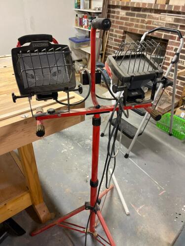 Craftsman Dual Head Halogen Work Light on Adjustable Tripod Stand