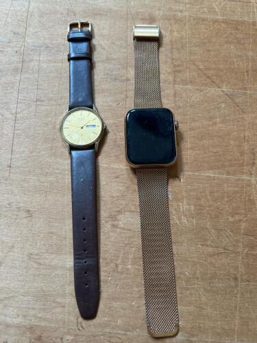 Vintage Citizen Quartz Gold Analog Watch & Unbranded Smartwatch