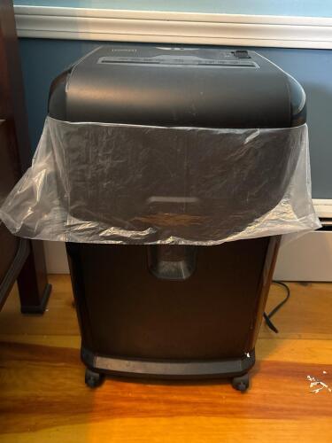 Staples 15-Sheet Cross-Cut Paper Shredder