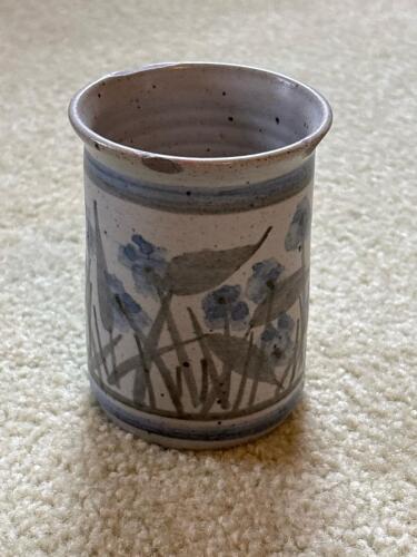 Handmade Cindy Pingliss Pottery Tumbler &ndash; Blue Floral Design