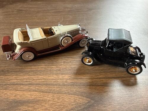 1932 Cadillac Phaeton Die-Cast & 1925 Ford Model T
