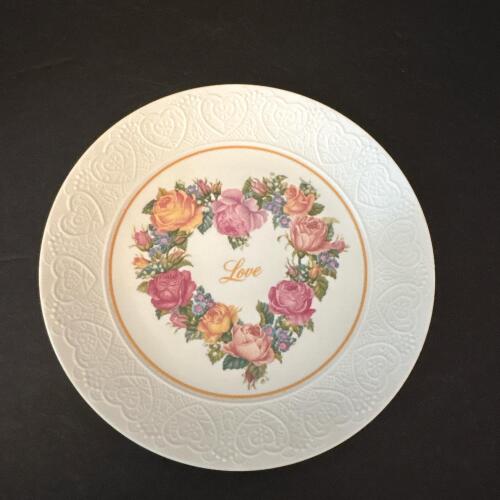 Avon 1987 "A Bouquet of Love" 7" Porcelain Collector Plate