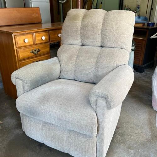La-Z-Boy Recliner (Pick Up in Hampton, NH)