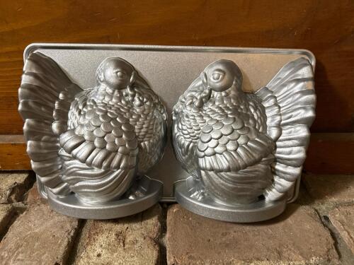 3D Cast Aluminum Turkey Cake Pan