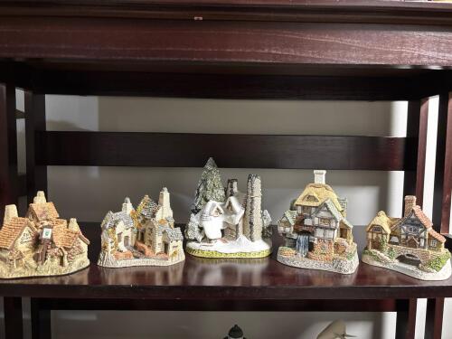 David Winter Collectible Miniature Cottages