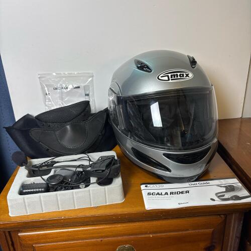 GMAX Motorcycle Helmet & Cardo Scala Rider Bluetooth Set
