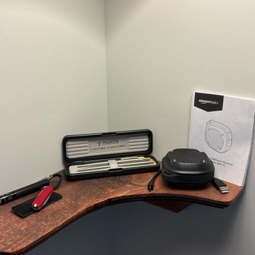 Victorinox Swiss Army Knife, Parker Pen Set, Bluetooth Speaker and Flashlight Lot